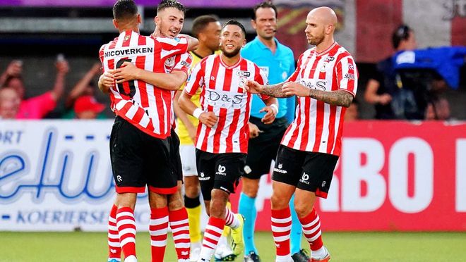 表现得无可 表现得无可