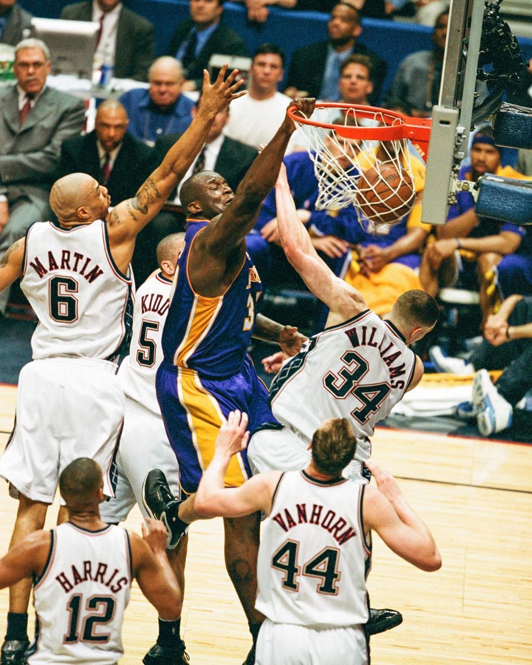 也稳不住球 也稳不住球